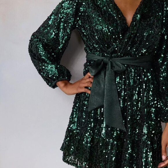 Elegant Green Sequin Wrap Dress - Picture 3 of 8